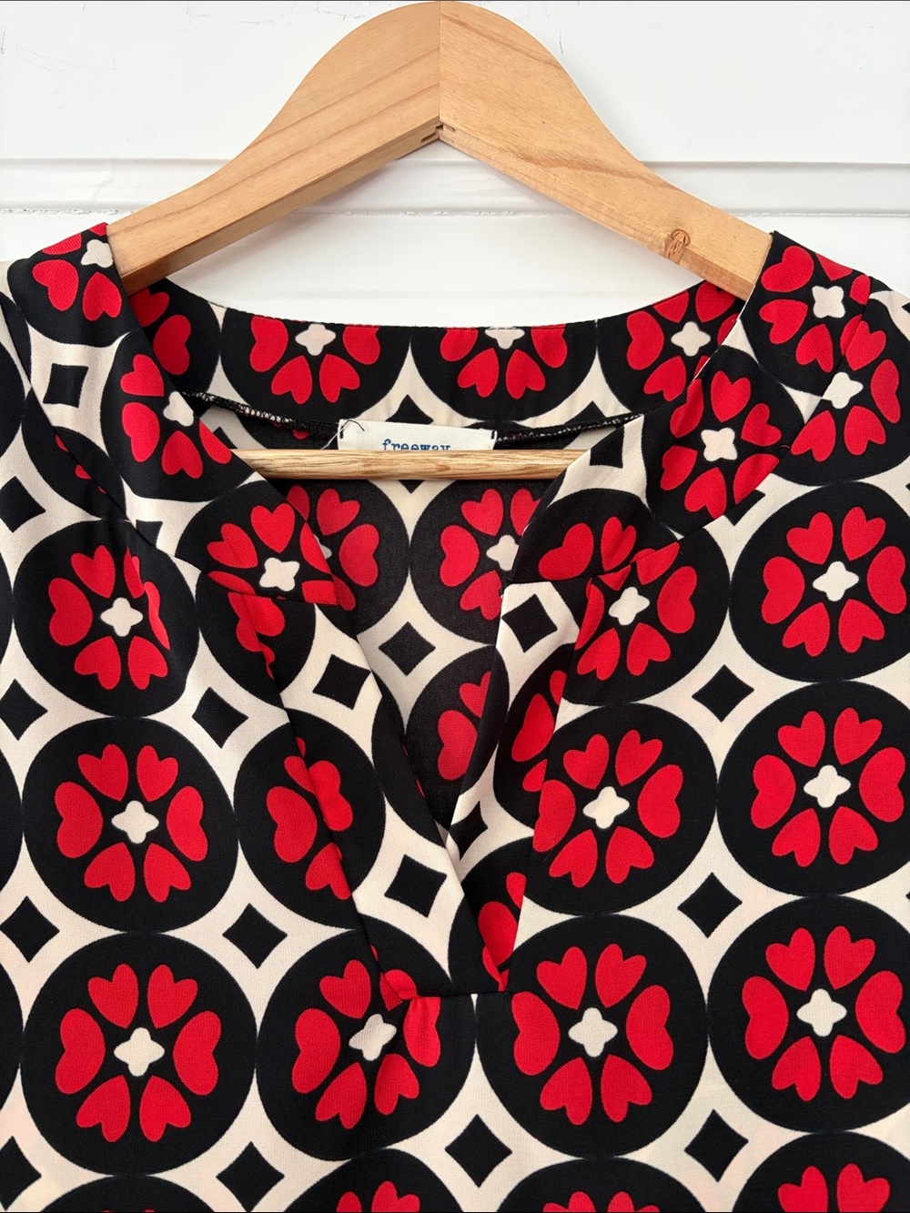 Freeway Geometric Floral Split-Neck Top in Black, Red & Cream - Picture 2 of 4